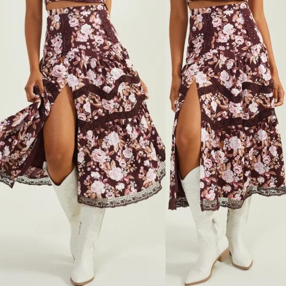 BRAND NEW Altar'd State Lacinda Floral Midi Skirt XS - Picture 1 of 6